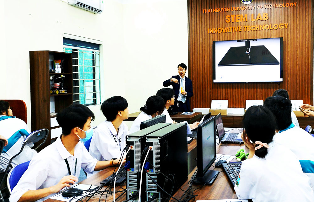 Dạy học trực tuyến tạo đà cho chuyển đổi số