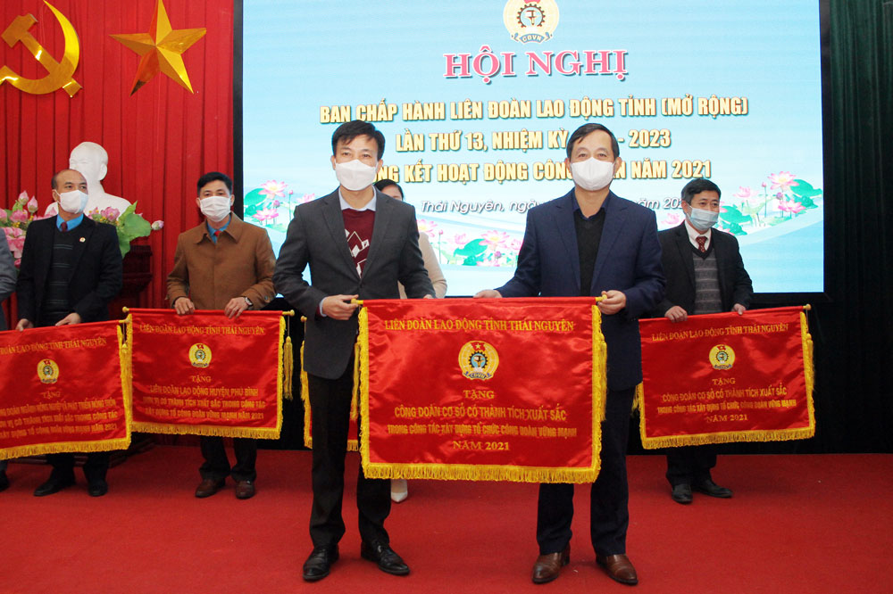 Công đoàn phải là chỗ dựa vững chắc cho người lao động