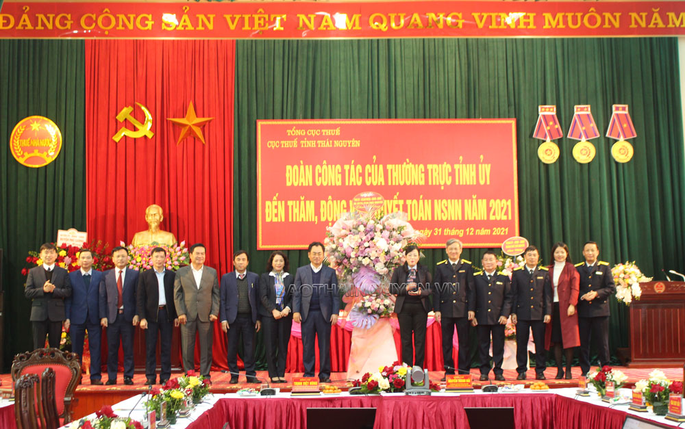 Tổng thu ngân sách vượt 2,4 nghìn tỷ đồng dự toán tỉnh giao