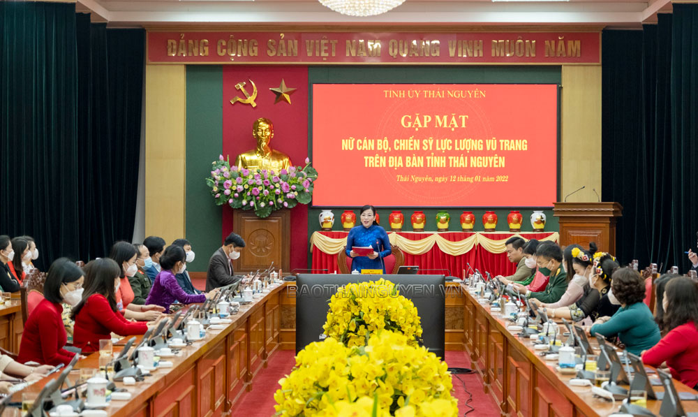 Bí thư Tỉnh uỷ gặp mặt nữ cán bộ, chiến sĩ tiêu biểu trong lực lượng vũ trang