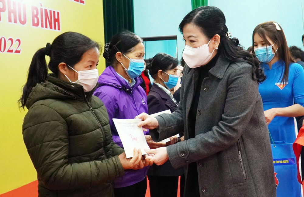 Lãnh đạo tỉnh thăm, tặng quà Tết tại các địa phương