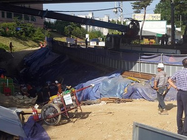 Hàn Quốc: Sập công trường tàu điện ngầm, 14 người thương vong