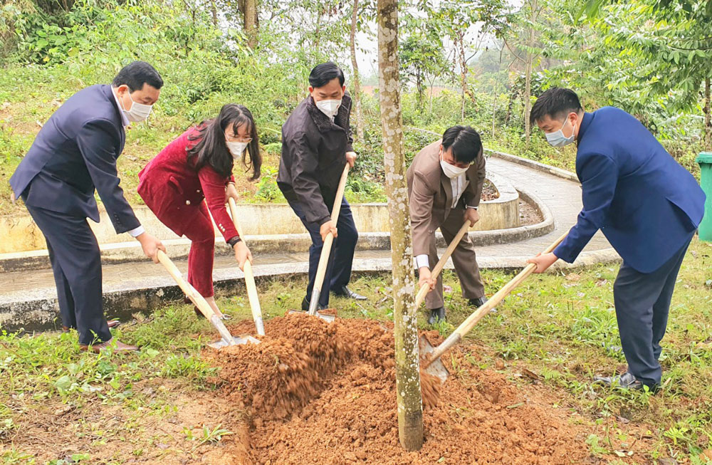 Ủy ban Kiểm tra Tỉnh ủy dâng hương tưởng niệm Chủ tịch Hồ Chí Minh