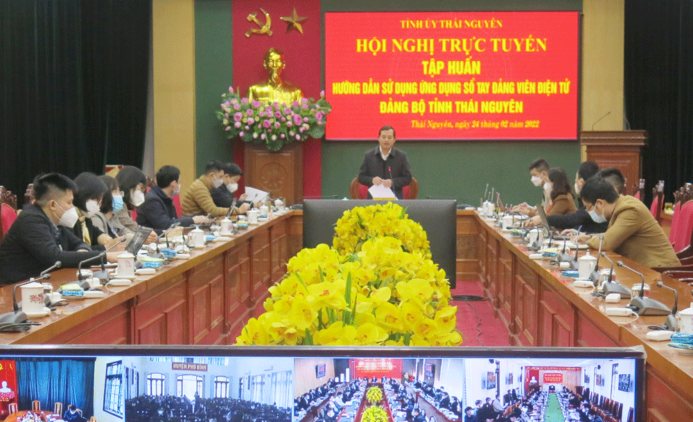 Phấn đấu 100% đảng viên có điện thoại thông minh cài đặt Sổ tay đảng viên điện tử