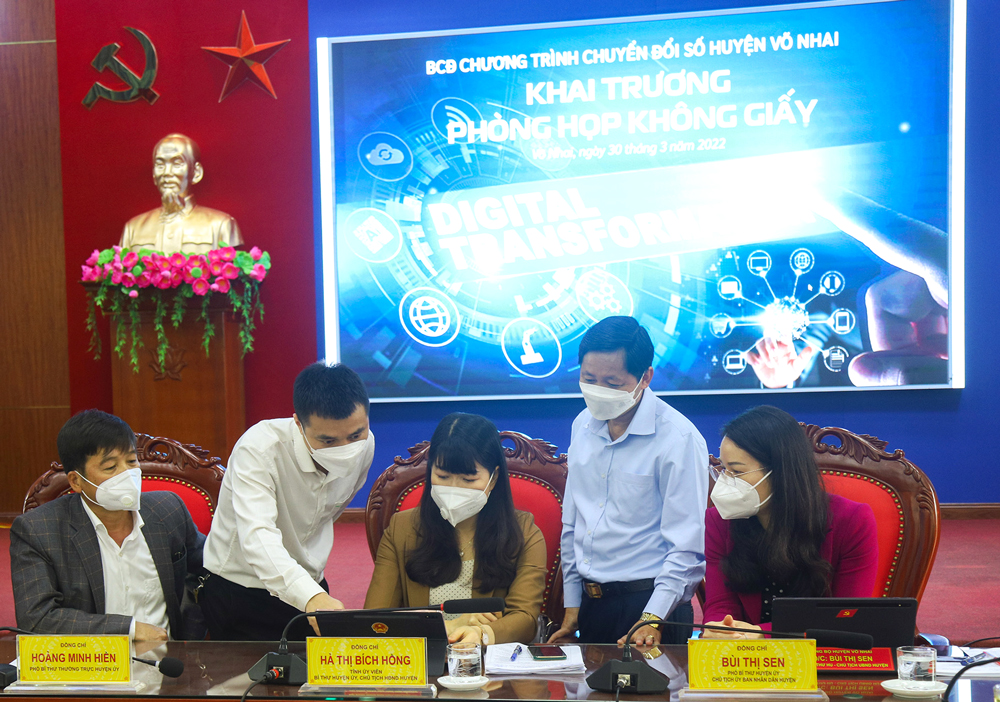 Võ Nhai triển khai phòng họp không giấy