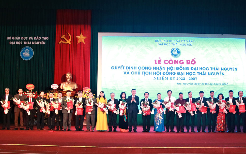 Công bố quyết định Hội đồng và Chủ tịch Hội đồng Đại học Thái Nguyên