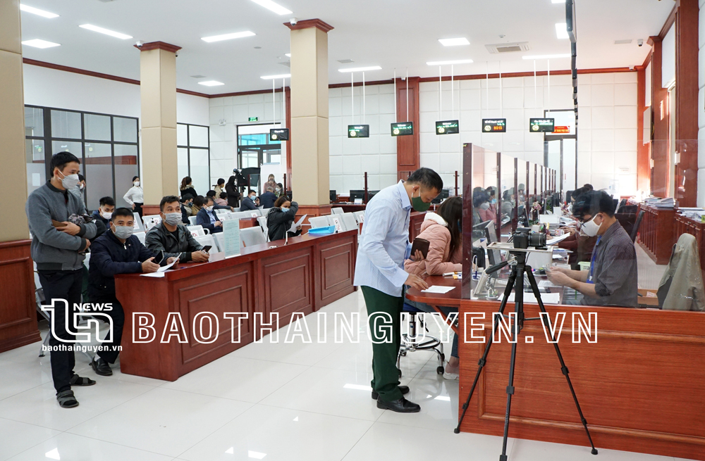 Để trực tuyến “soán ngôi” trực tiếp