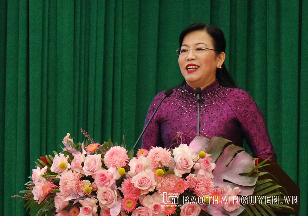 Tuyên dương, khen thưởng học sinh và giáo viên có thành tích cao