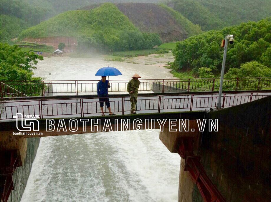 Đảm bảo an toàn khi hồ Núi Cốc xả lũ