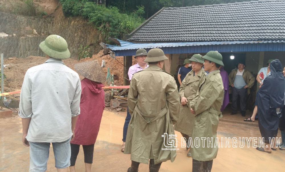 Sạt lở đất khiến 3 người tử vong ở Nam Hòa