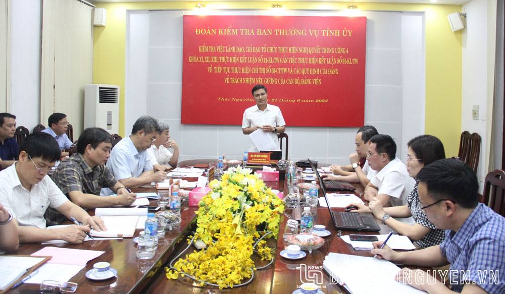 Triển khai nghiêm túc các chỉ thị, nghị quyết, kết luận của Đảng gắn với hoạt động sản xuất, kinh doanh