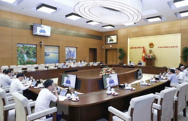 Thông qua Nghị quyết về mức thuế bảo vệ môi trường đối với xăng, dầu