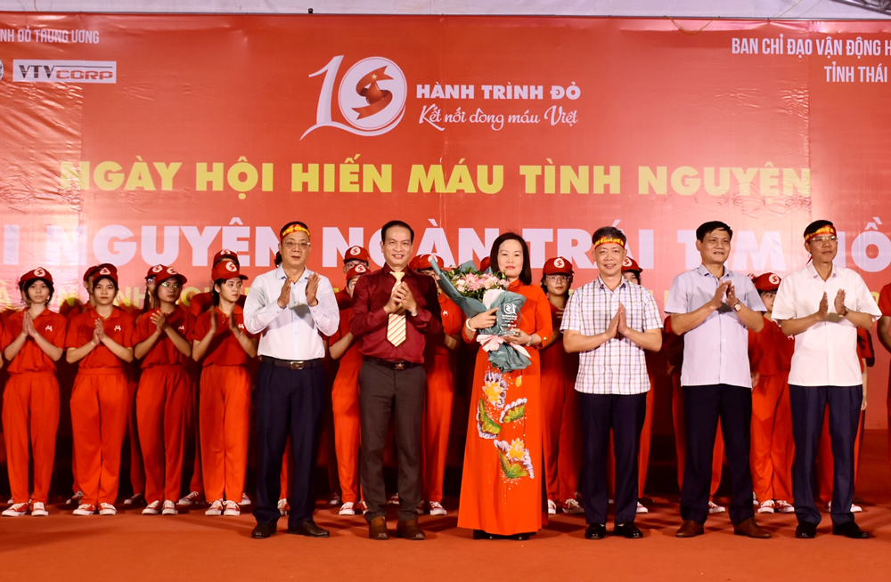 Khai mạc “Hành trình đỏ - Kết nối dòng máu Việt” năm 2022