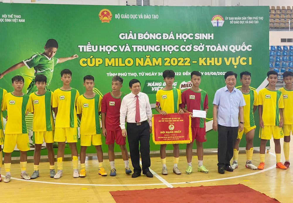 Đội bóng đá THCS của Thái Nguyên đoạt giải Nhất khu vực I