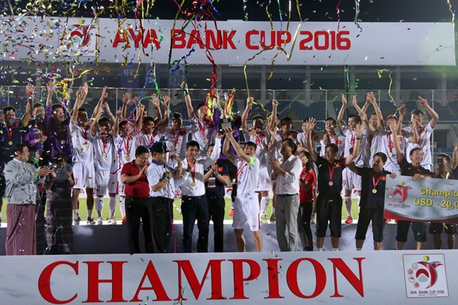 Vùi dập Singapore, đội tuyển Việt Nam đăng quang Aya Bank Cup