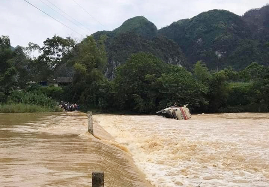 Để an toàn khi qua ngầm tràn