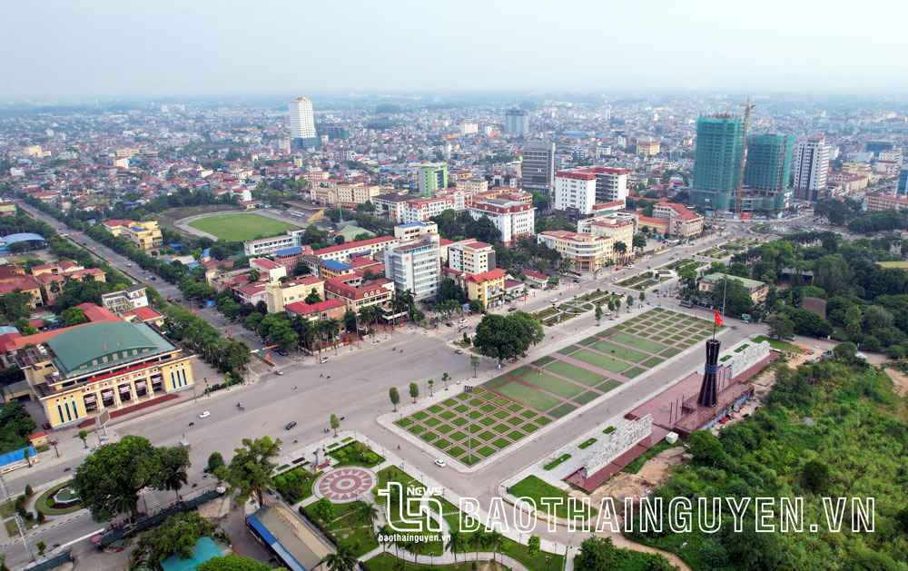 Thành phố 60 mùa Xuân vững bước