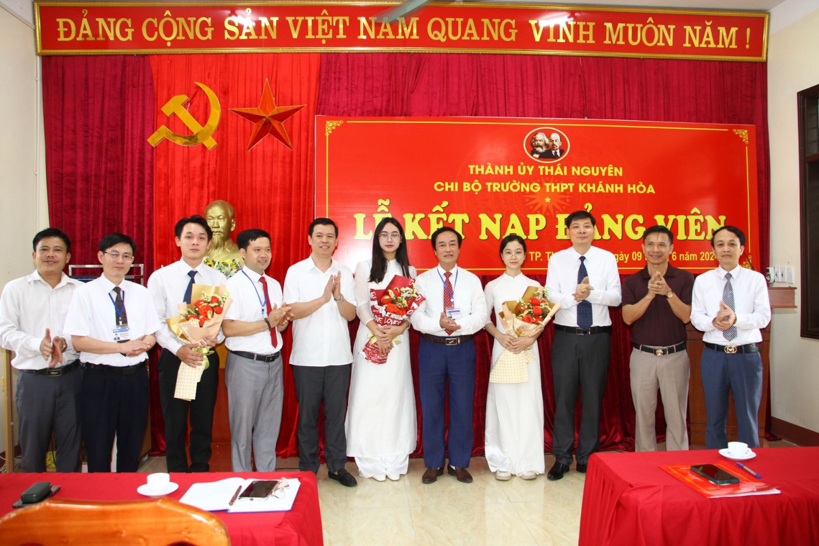 Kết nạp đảng viên là học sinh: Từ chủ trương đến thực tế