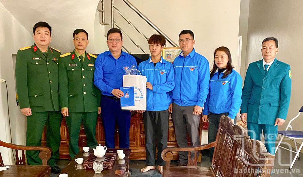 Khát vọng cống hiến từ những lá đơn xin nhập ngũ