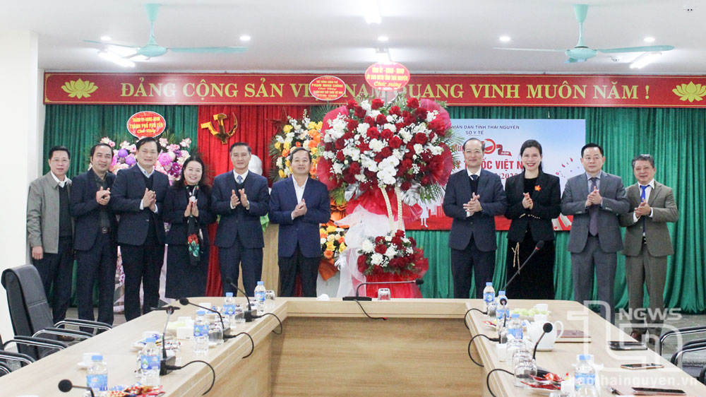 Lãnh đạo tỉnh Thái Nguyên chúc mừng Ngày Thầy thuốc Việt Nam