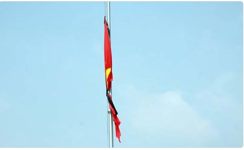 THỰC HIỆN NGHI THỨC QUỐC TANG CHỦ TỊCH QUỐC HỘI NƯỚC CỘNG HÒA DÂN CHỦ NHÂN DÂN LÀO