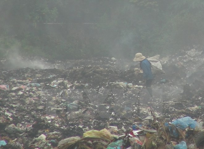 Quảng Bình: Cháy bãi rác, hàng trăm hộ dân ngập trong khói độc