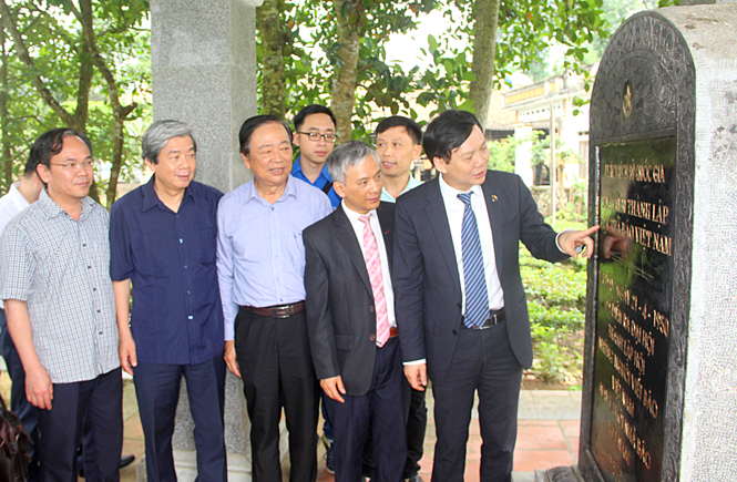 Hội Nhà báo Việt Nam hành trình về nguồn 