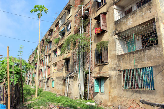 Chung cư xuống cấp, người dân lo âu
