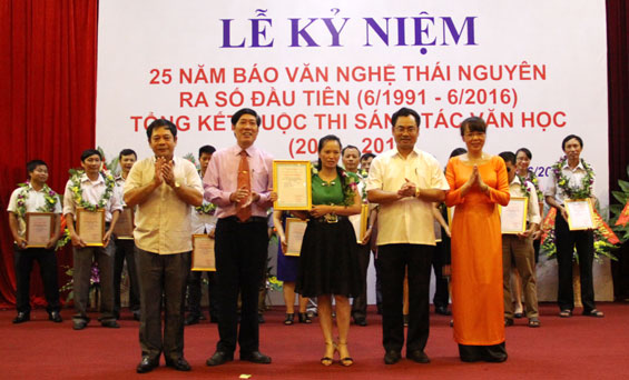 Báo Văn nghệ Thái Nguyên: Kỷ niệm 25 năm Ngày ra số báo đầu tiên