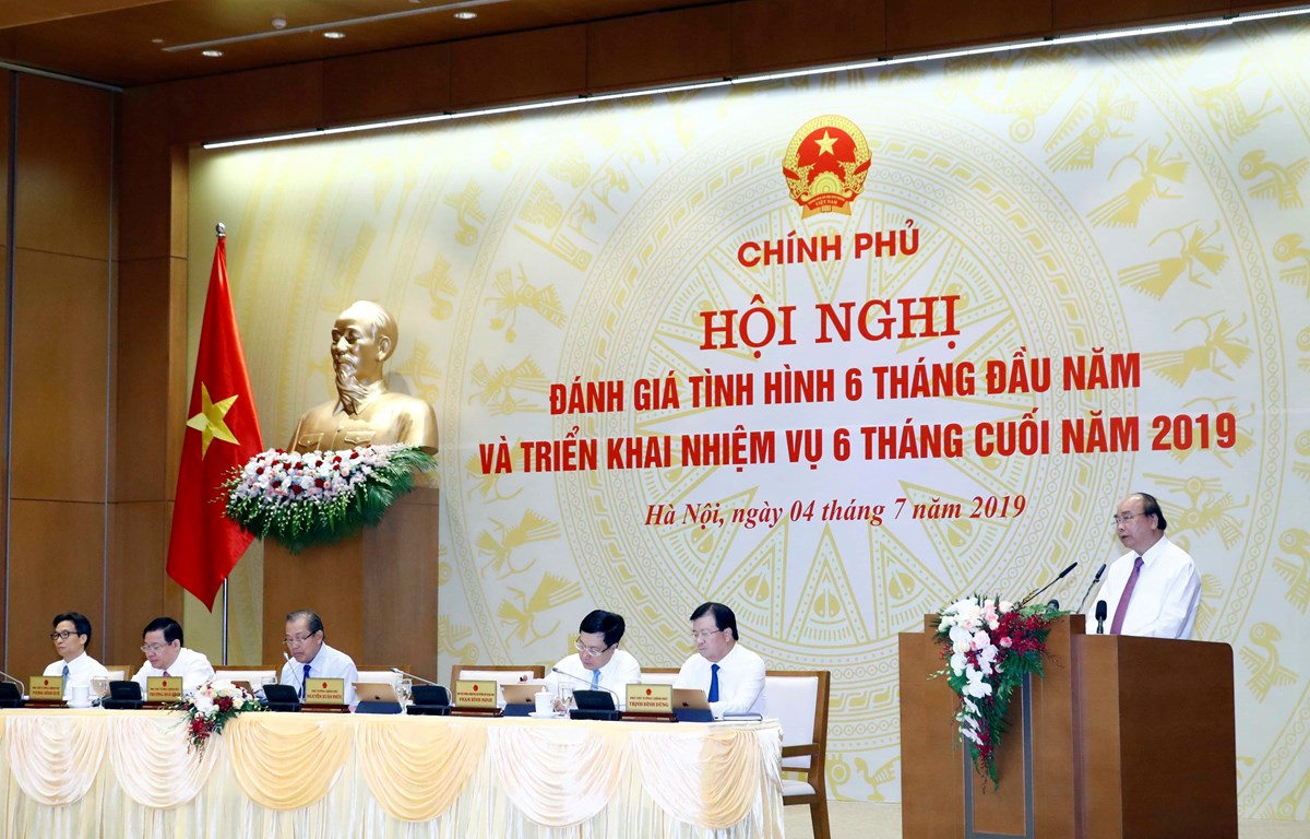 Nghị quyết Chính phủ: Kiên quyết không lùi bước trước khó khăn