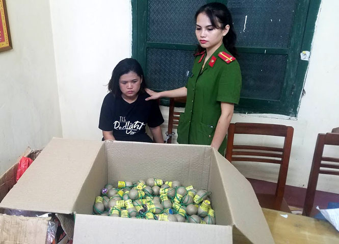 Bắt giữ đối tượng vận chuyển pháo nổ trái phép 
