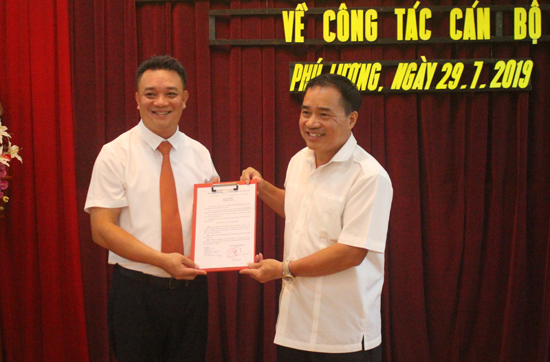 Phú Lương: Công bố Quyết định của Ban Thường vụ Tỉnh uỷ về công tác cán bộ 