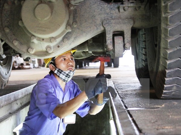 Xử lý xe khách cũ nát, dùng giấy tờ giả, “hô biến” để chở hàng