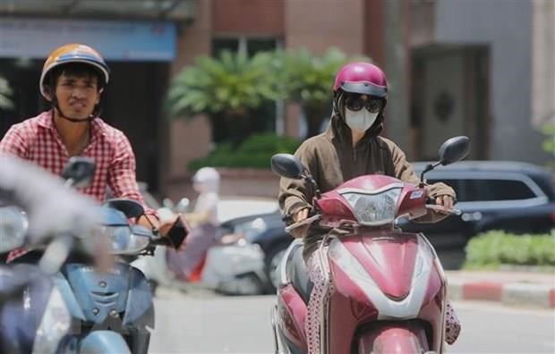 Nam Bộ mưa dông, Đông Bắc Bộ và Hà Nội nắng nóng tới 36 độ C