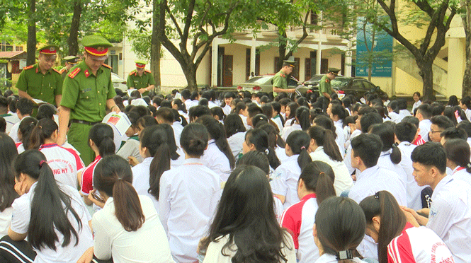 Không để ma túy xâm nhập học đường 