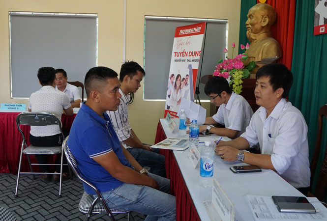 Trên 300 ứng viên tham gia Ngày hội tuyển dụng lao động 