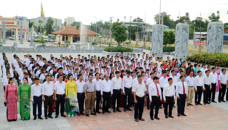 Sinh hoạt chuyên đề giáo dục truyền thống đầu năm học mới 