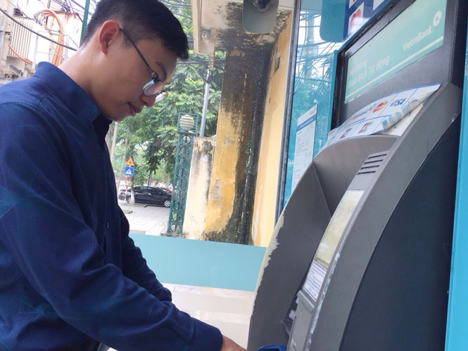Cảnh giác trước tình trạng trộm cắp dữ liệu thẻ ATM 
