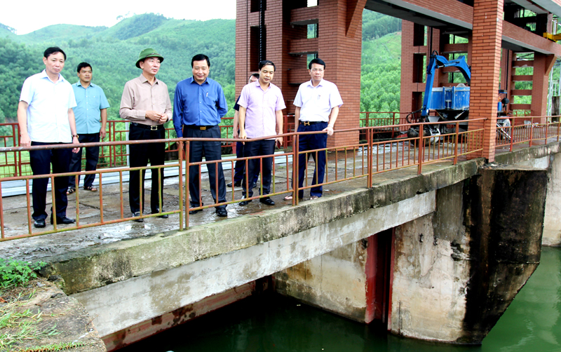 Ứng trực 24/24 giờ để thực hiện tốt công tác phòng, chống thiên tai 