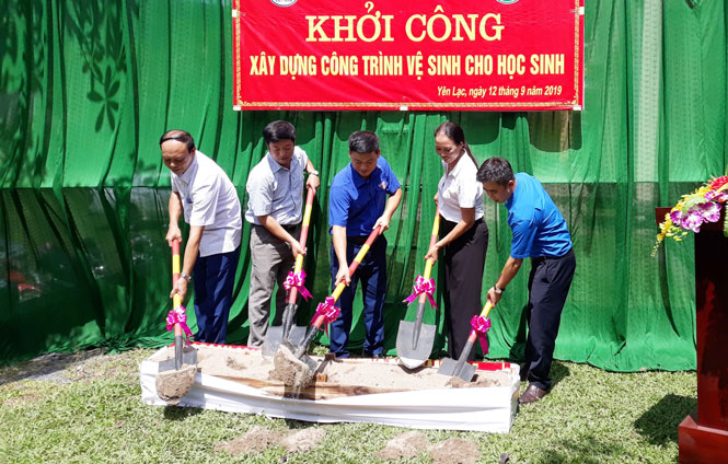 Hỗ trợ trên 140 triệu đồng xây dựng công trình vệ sinh 
