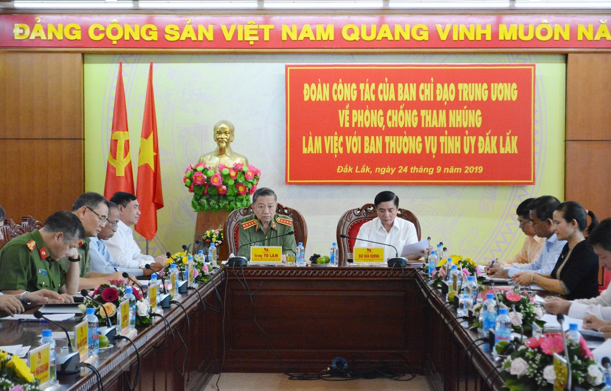 Xây dựng Đảng và hệ thống chính trị: Kiểm soát quyền lực cán bộ