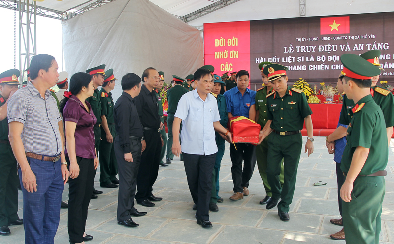 Truy điệu và an táng hài cốt liệt sĩ