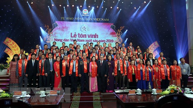 Nữ nông dân biến đồi núi khô cằn thành trang trại tiền tỷ​