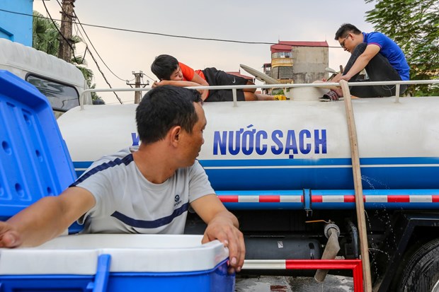 Chi tiết các điểm cấp nước sạch miễn phí tại Hà Nội sau sự cố sông Đà