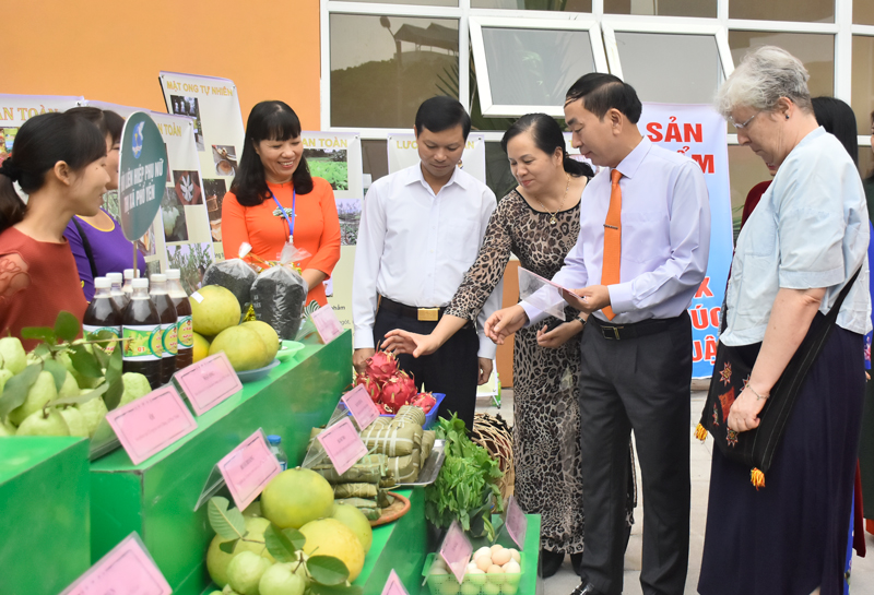Nhiều hoạt động nhân ngày Phụ nữ Việt Nam