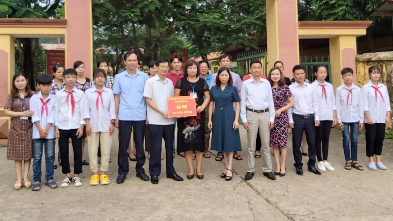 Hỗ trợ khắc phục hậu quả do mưa lốc