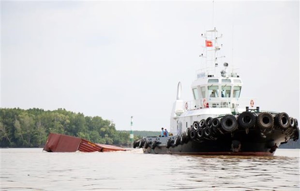 Vụ chìm tàu trên sông Lòng Tàu: Triển khai công tác trục vớt tàu