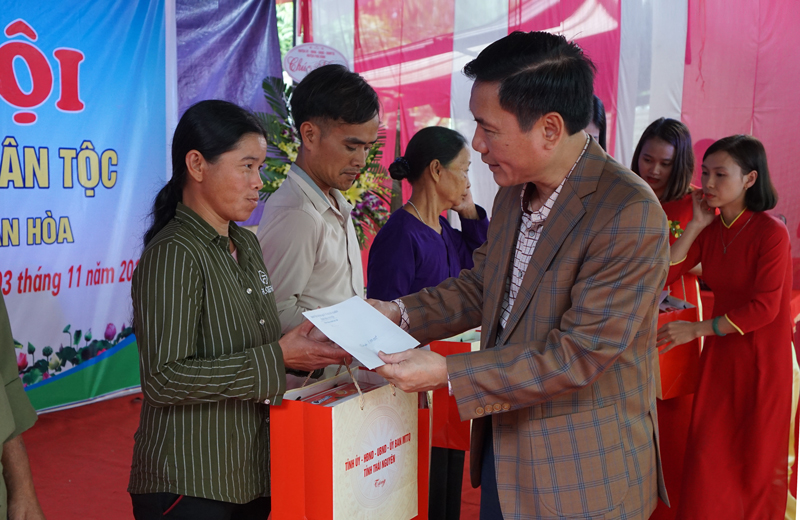 Lãnh đạo tỉnh chung vui Ngày hội Đại đoàn kết toàn dân tộc ở khu dân cư