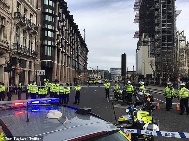 Anh lần đầu tiên hạ cấp độ cảnh báo khủng bố sau nửa thập kỷ