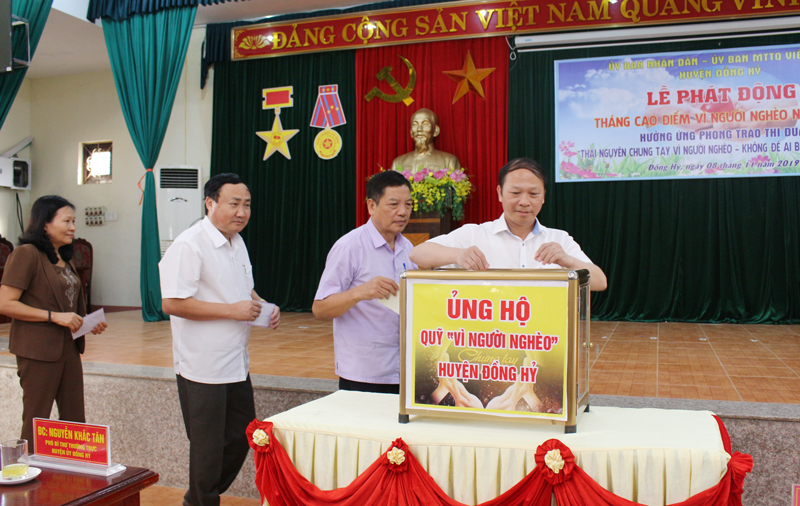 Phát động Tháng cao điểm vì người nghèo